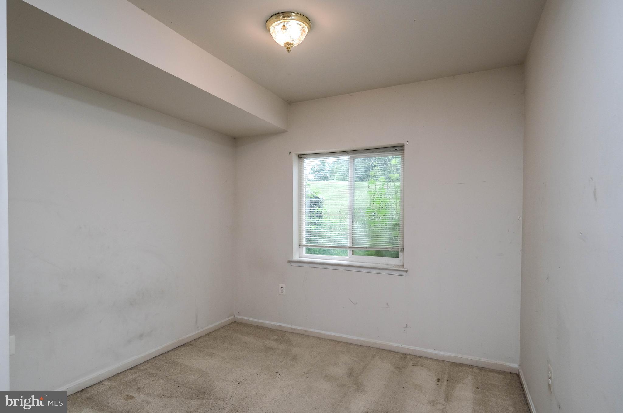 COLONIAL HILLS - Residential