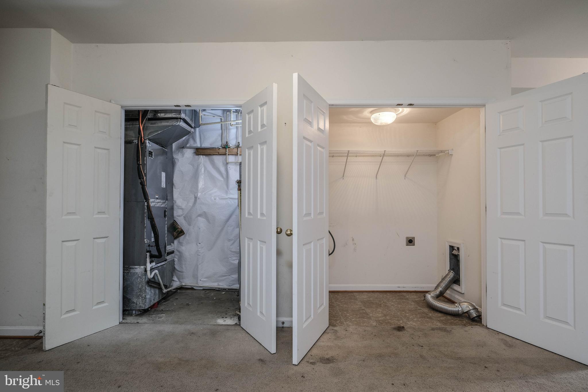 COLONIAL HILLS - Residential