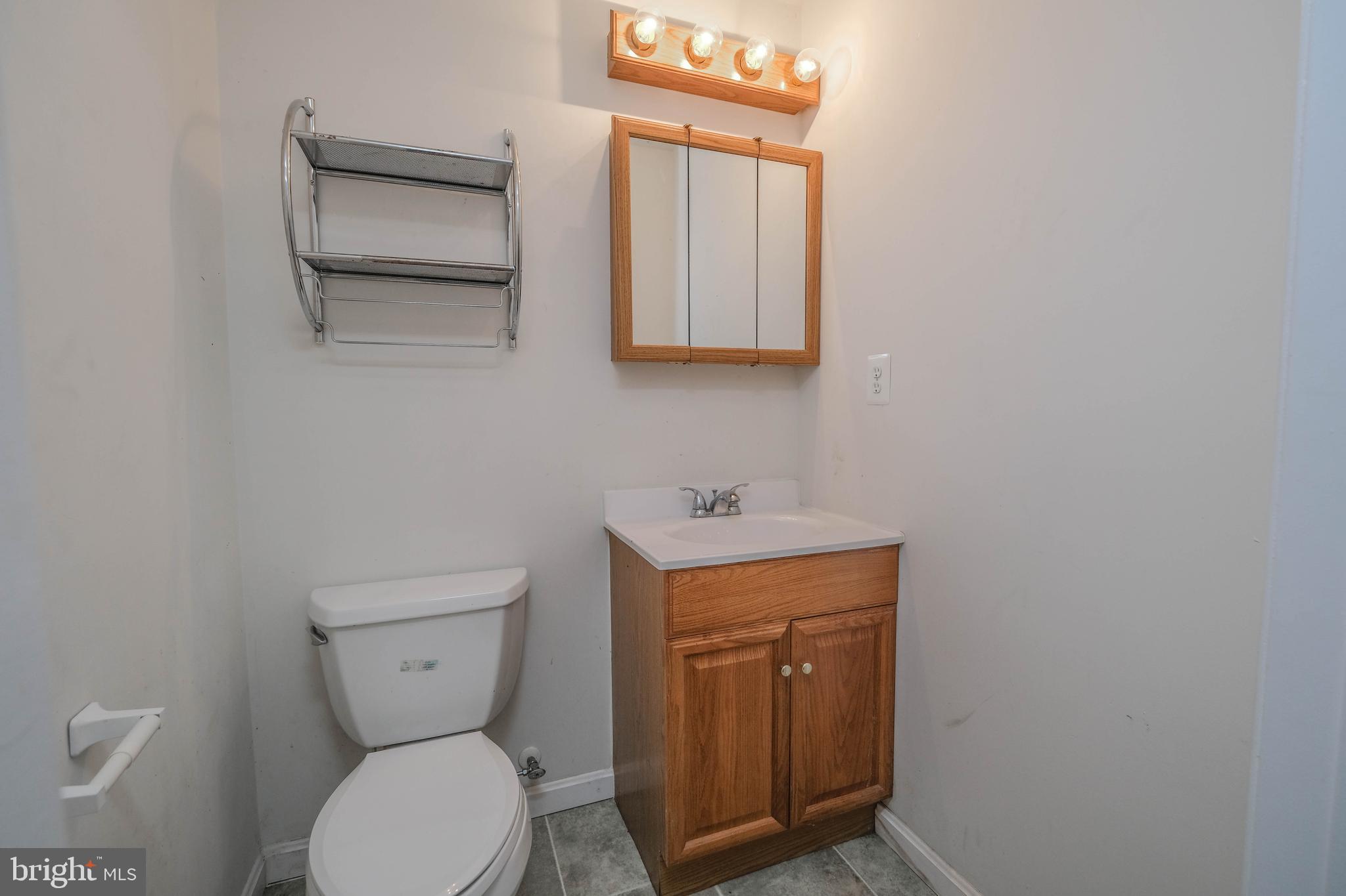 COLONIAL HILLS - Residential