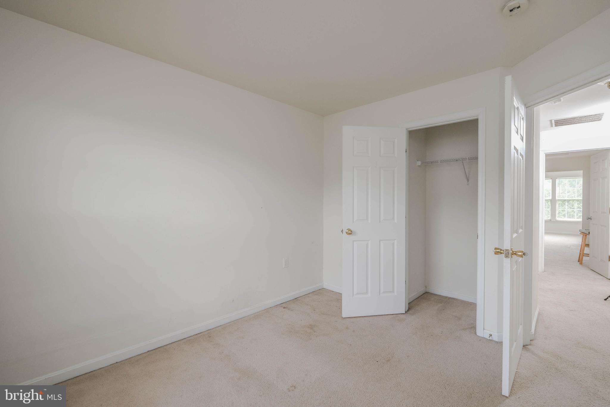 COLONIAL HILLS - Residential