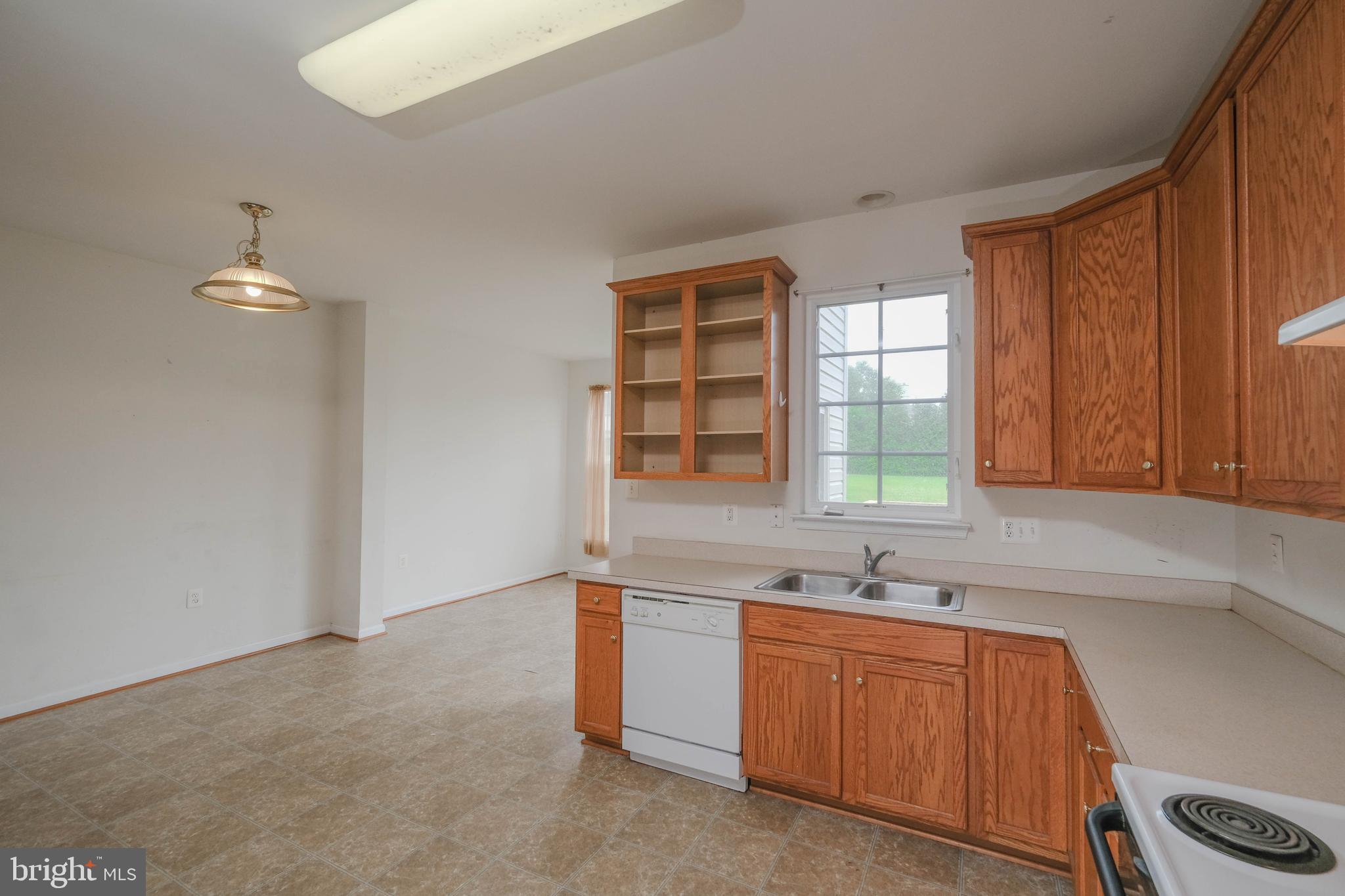 COLONIAL HILLS - Residential