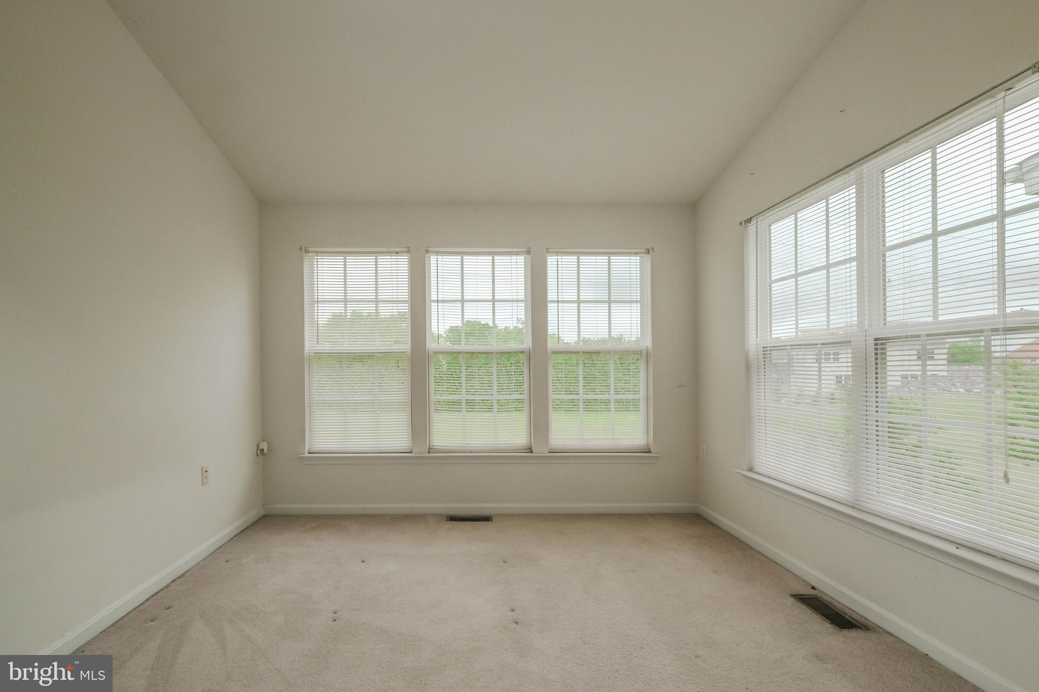 COLONIAL HILLS - Residential