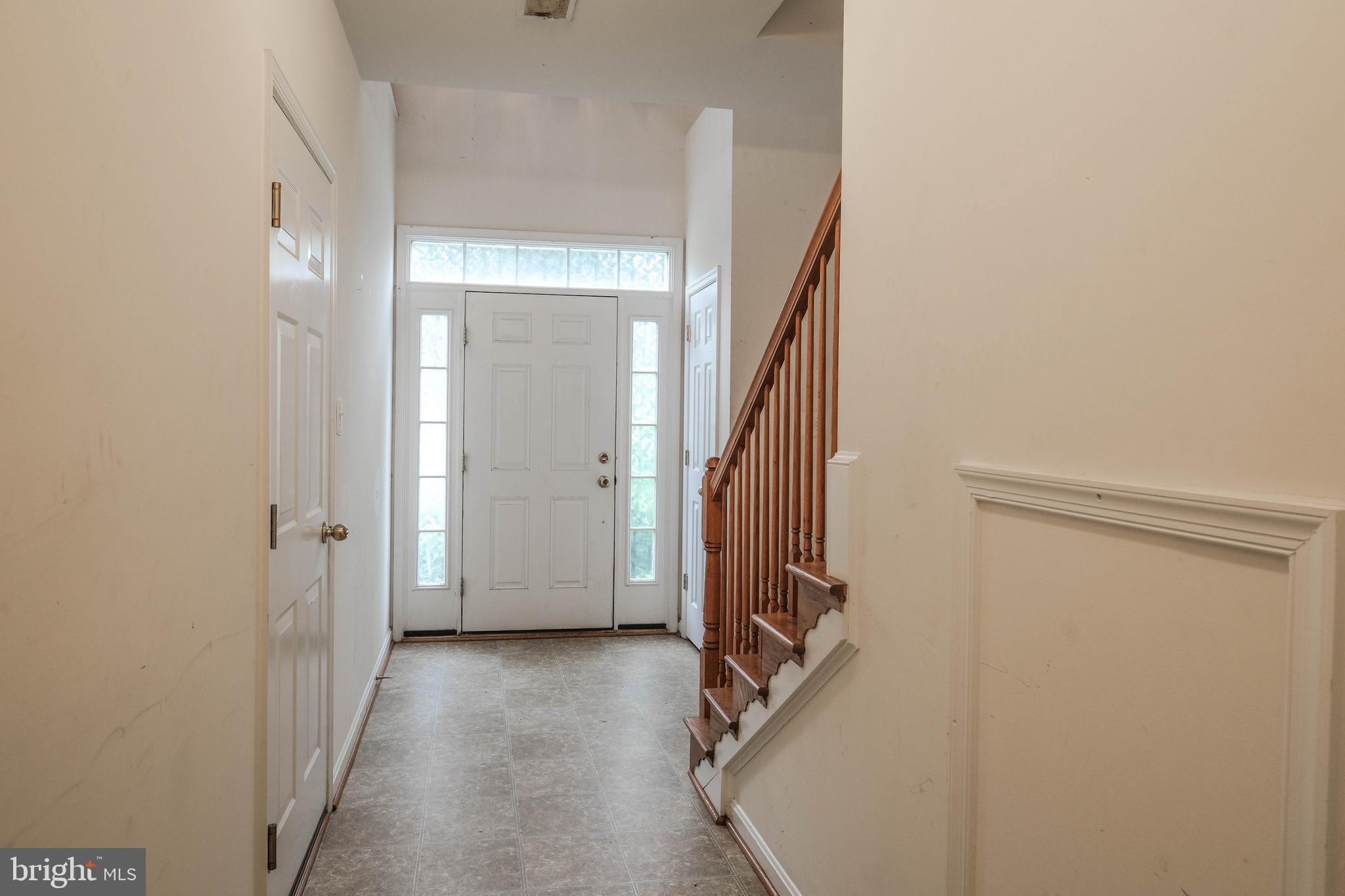 COLONIAL HILLS - Residential