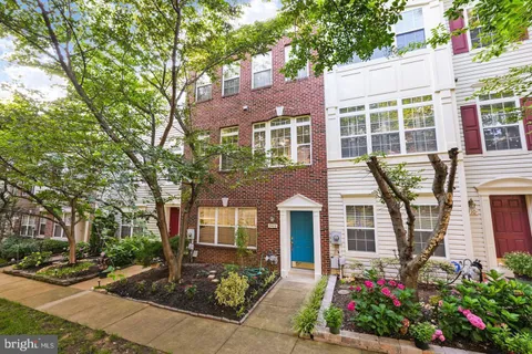 6493 Powatan Knoll Court, Alexandria, VA MLS: VAFX2222002