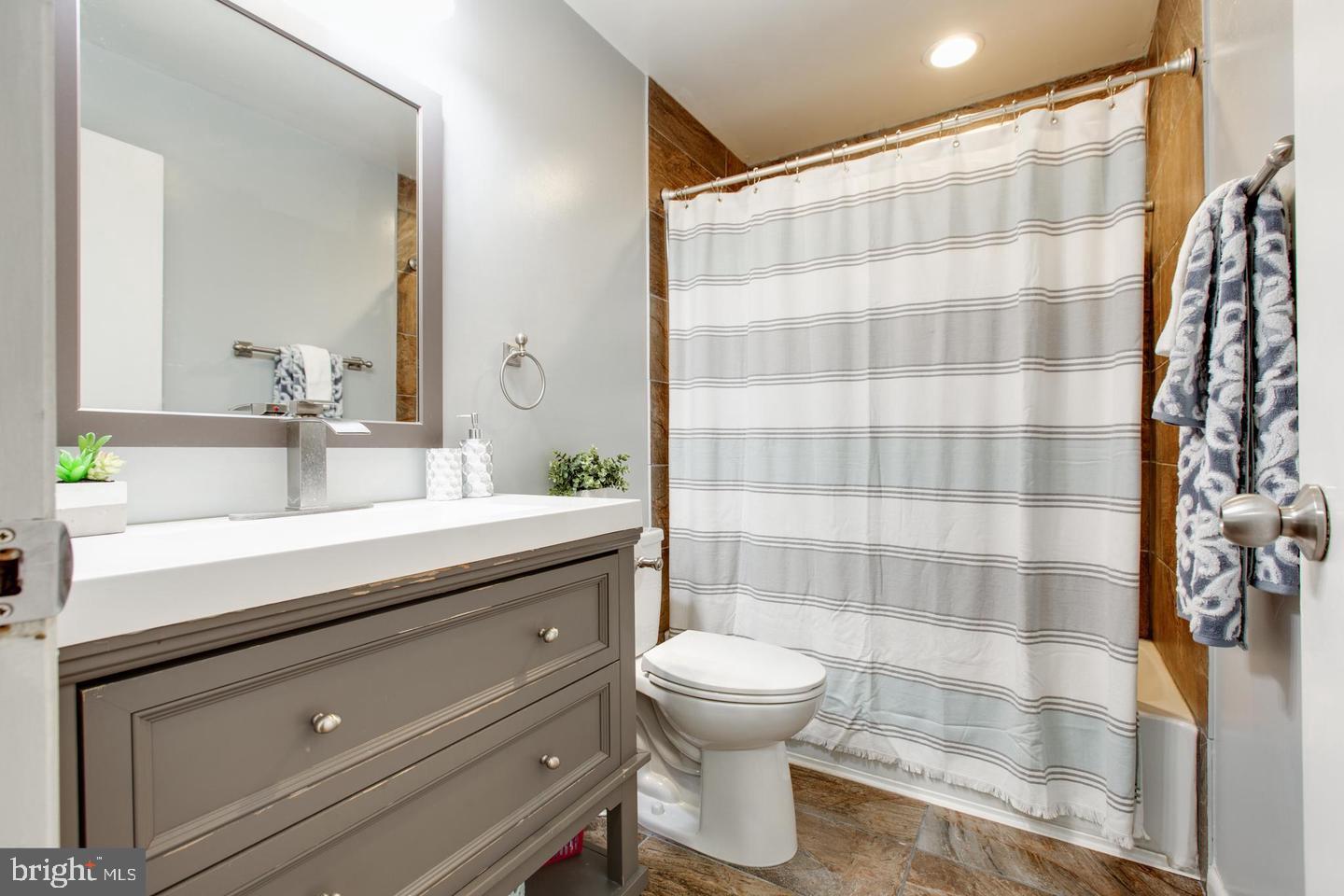 VILLAGE OF HICKORY RIDGE - Residential Lease