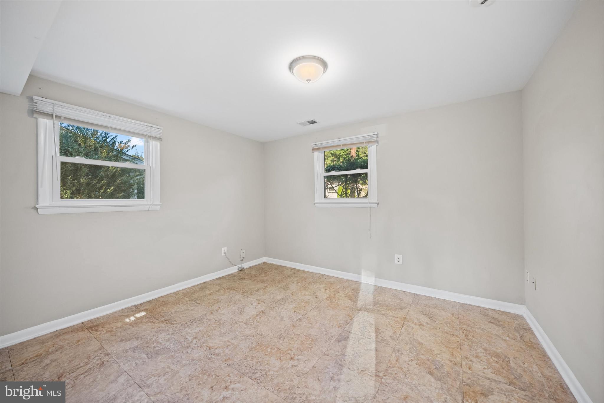 PINEHURST ESTATES - Residential Lease