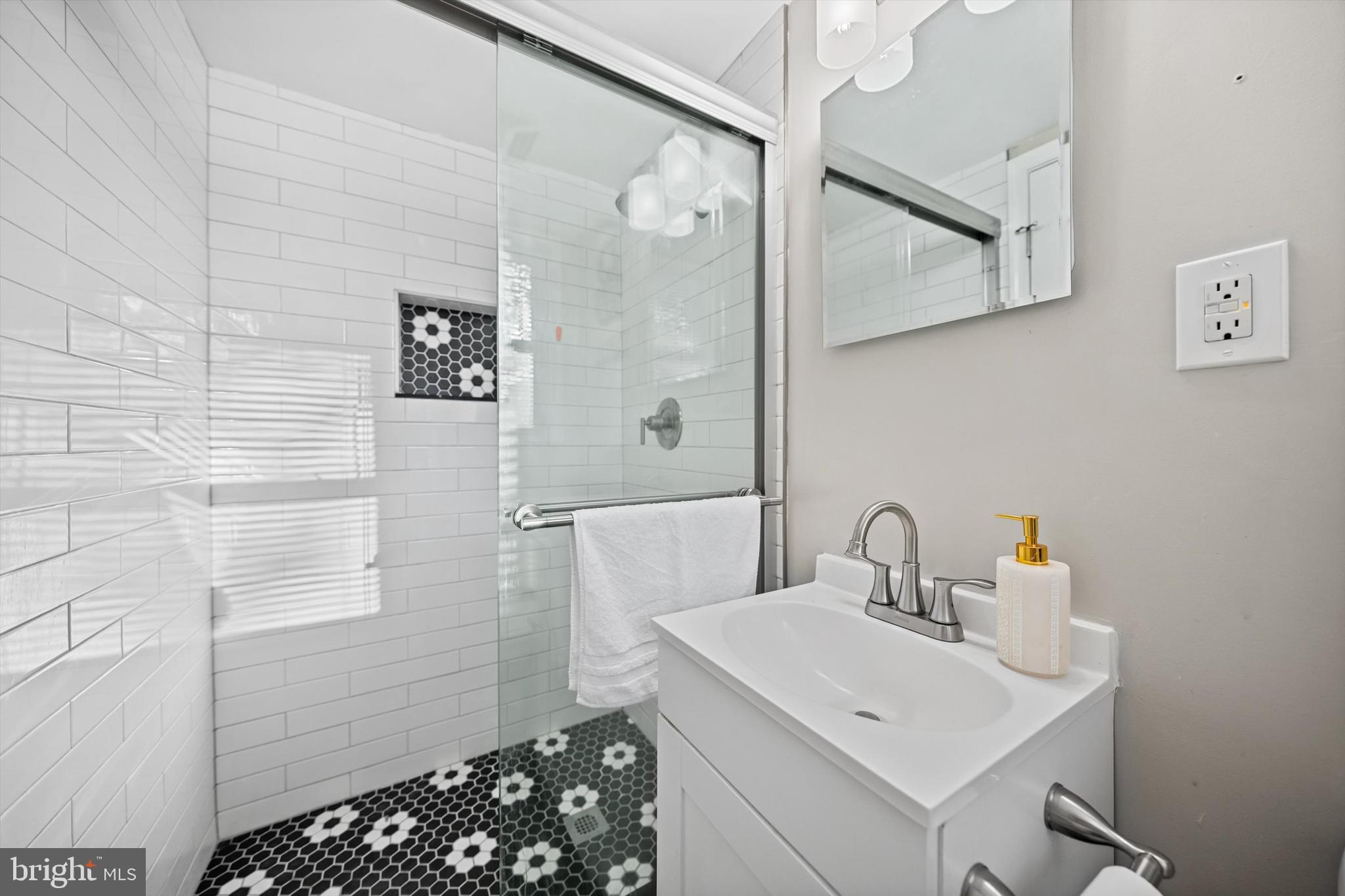 PINEHURST ESTATES - Residential Lease