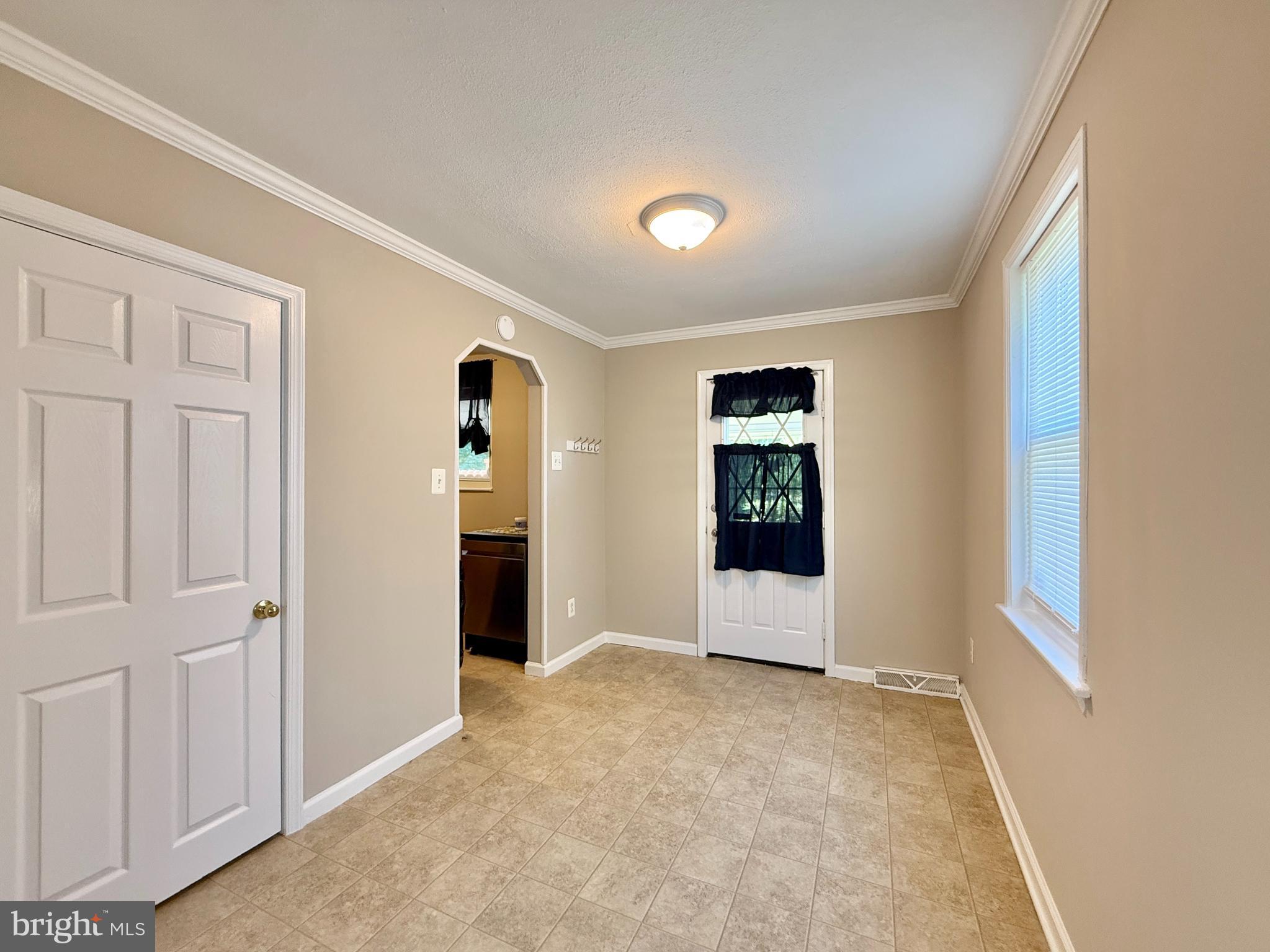 138 W LINWOOD AVENUE
