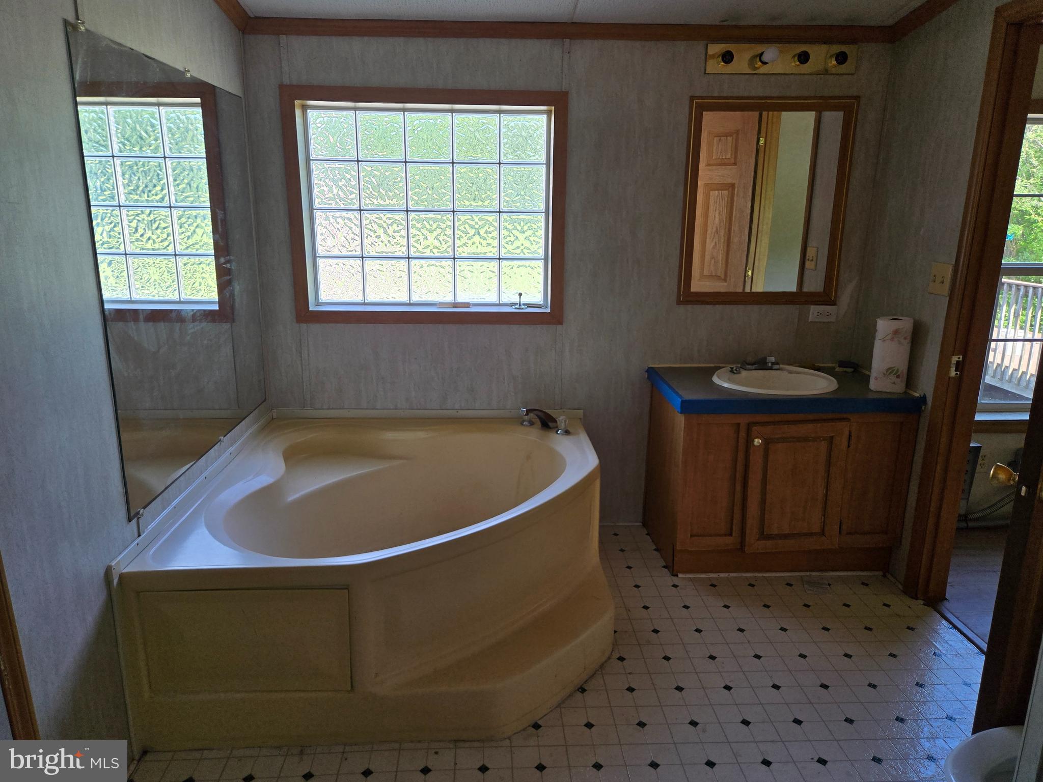 CHURCH HILL - Residential