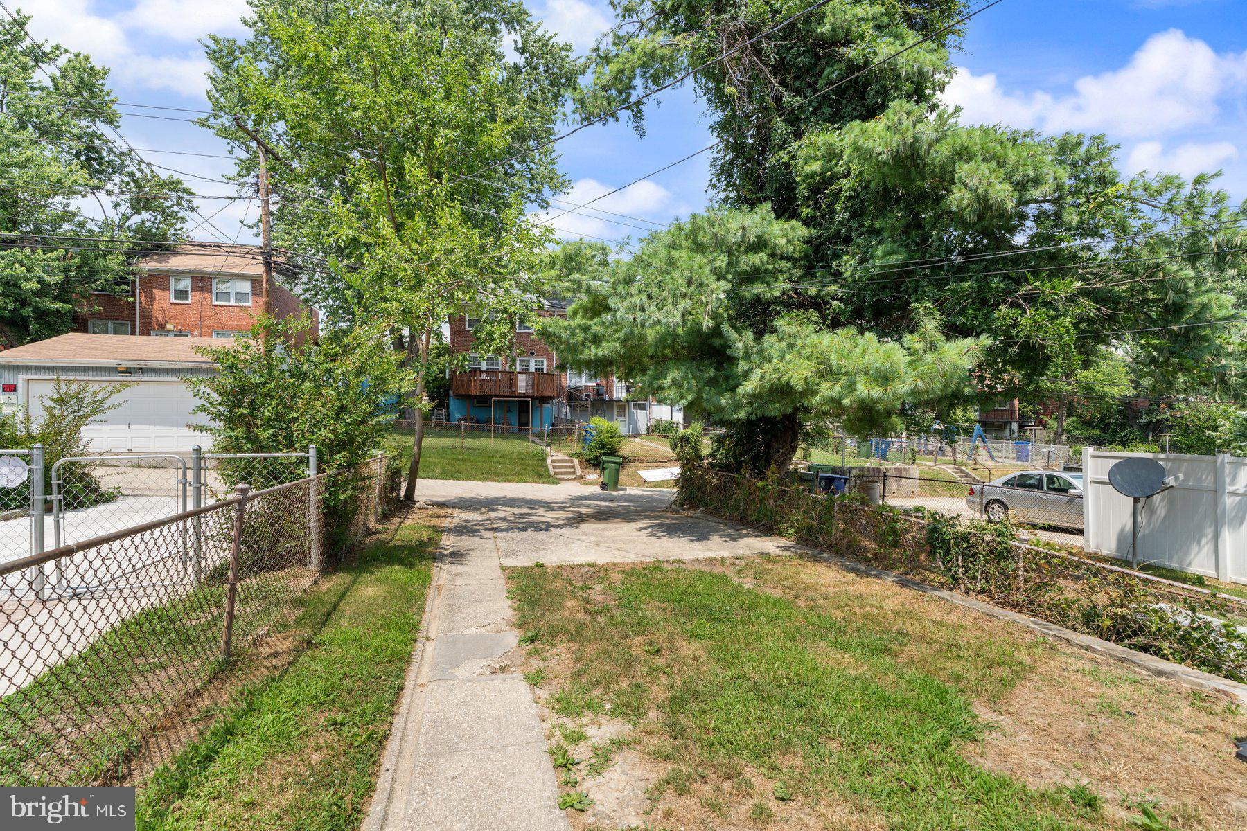 IDLEWOOD - Residential