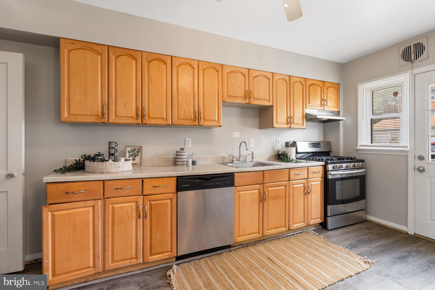 IDLEWOOD - Residential