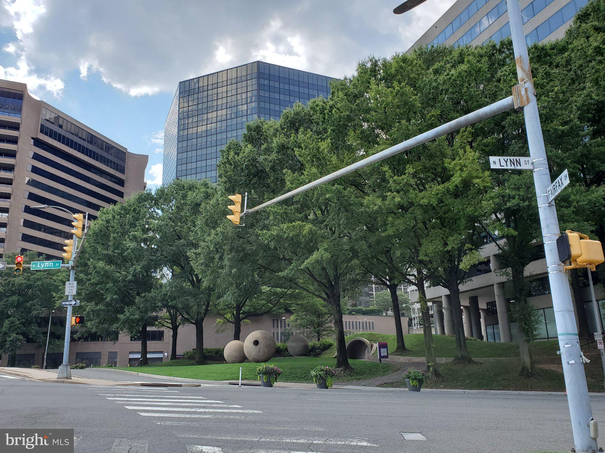 RIVER PLACE WEST - Residential