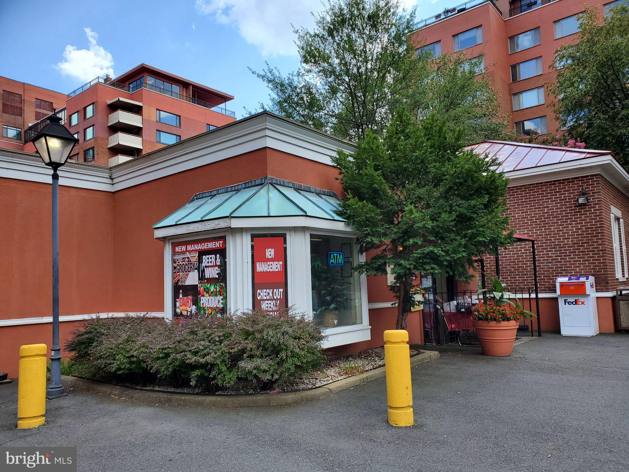 RIVER PLACE WEST - Residential