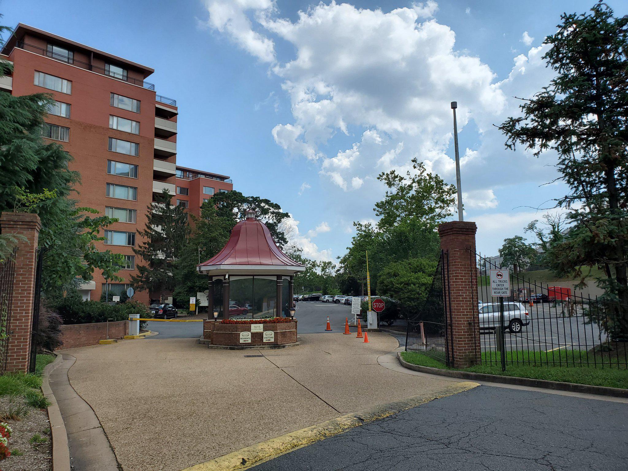 RIVER PLACE WEST - Residential