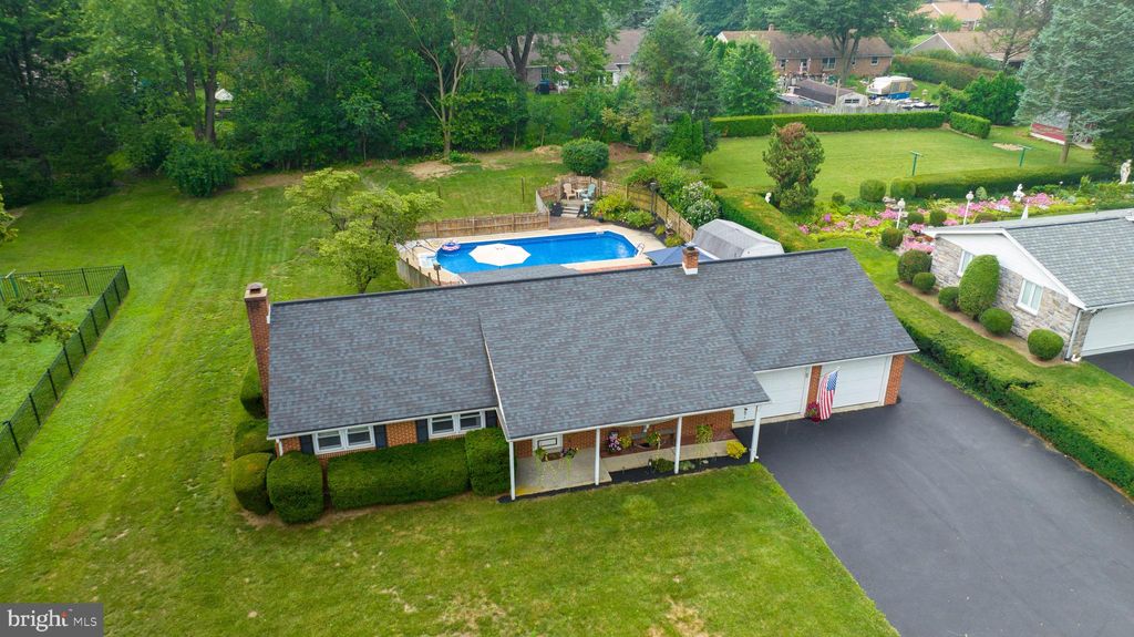 Photo of 749 FURNACE HILLS PIKE, LITITZ, PA 17543 (MLS # PALA2038158)