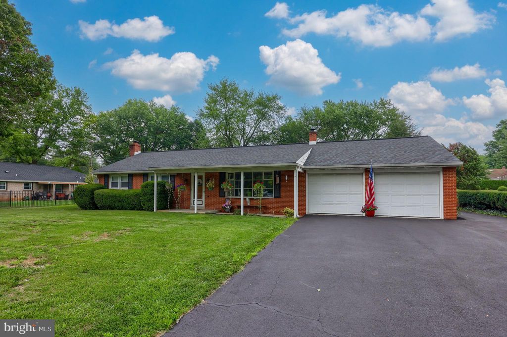Photo of 749 FURNACE HILLS PIKE, LITITZ, PA 17543 (MLS # PALA2038158)