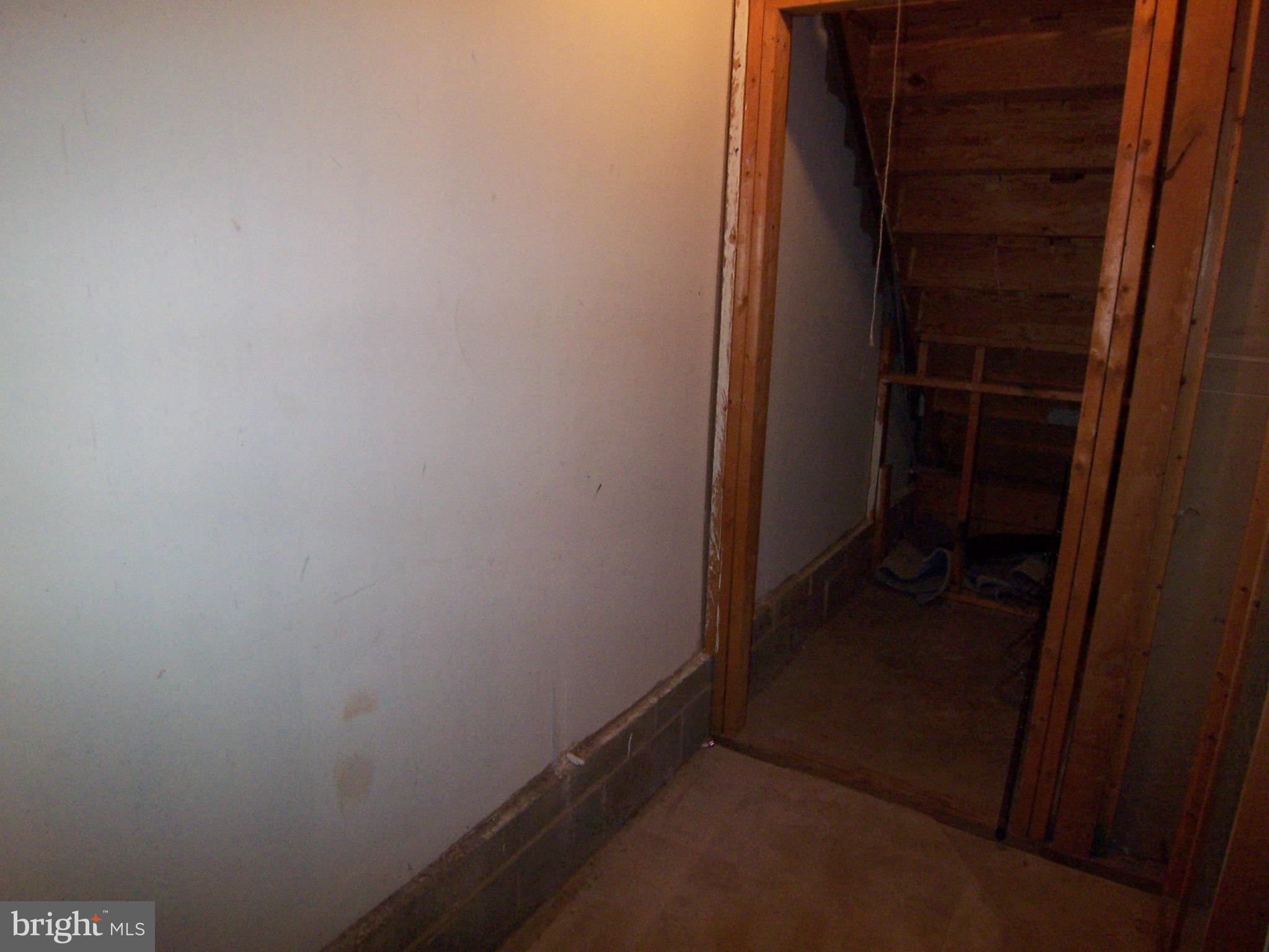 KINGS PARK WEST - Residential Lease