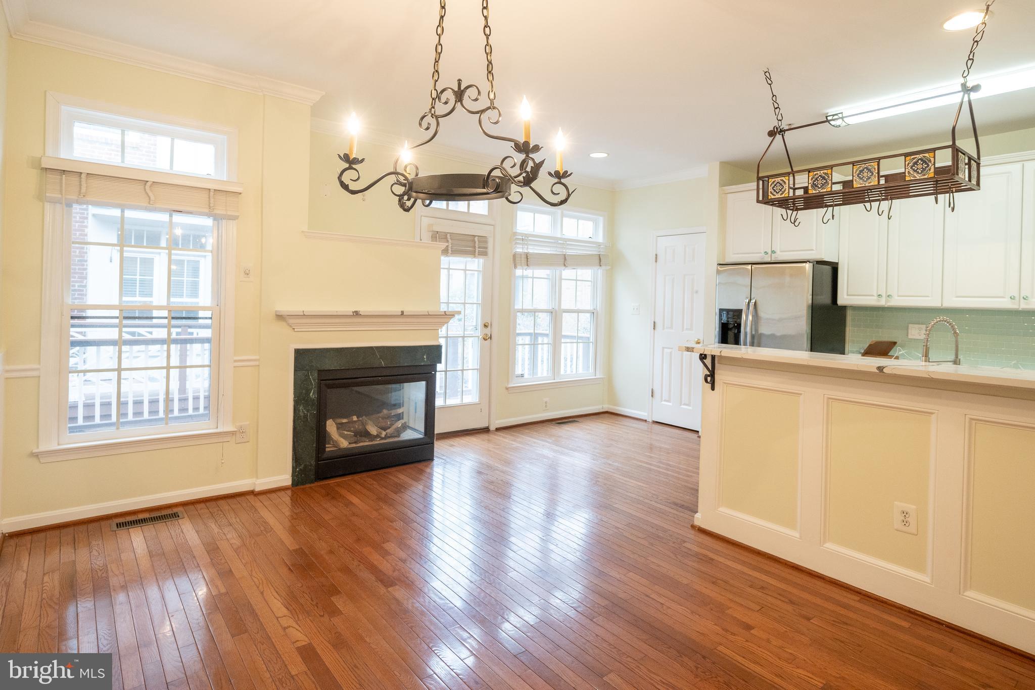 COURTS OF BALLSTON - Residential Lease