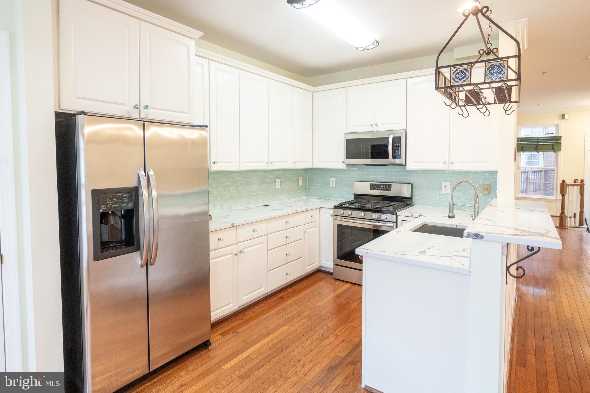 COURTS OF BALLSTON - Residential Lease