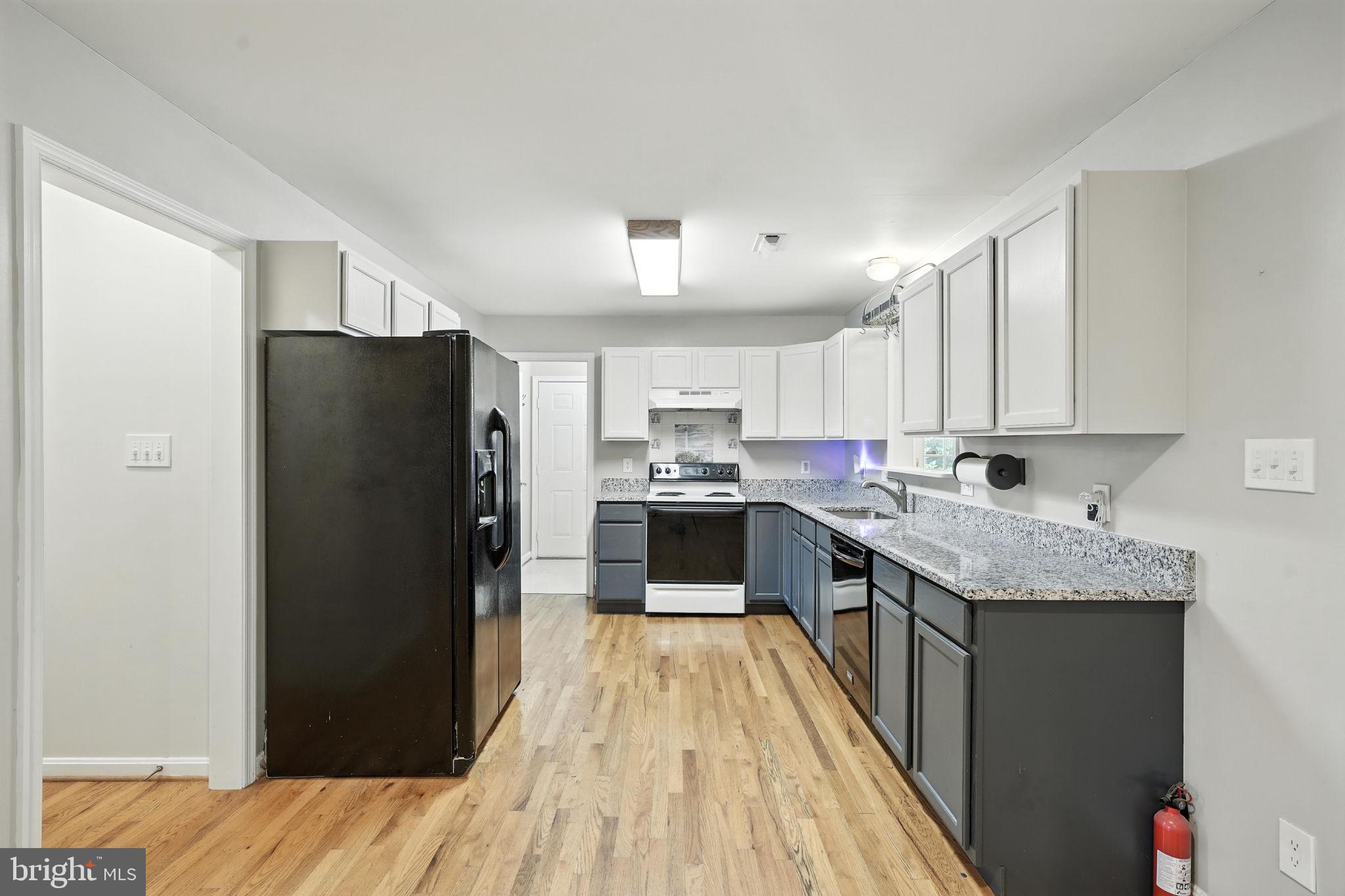 752 AMANDA COURT