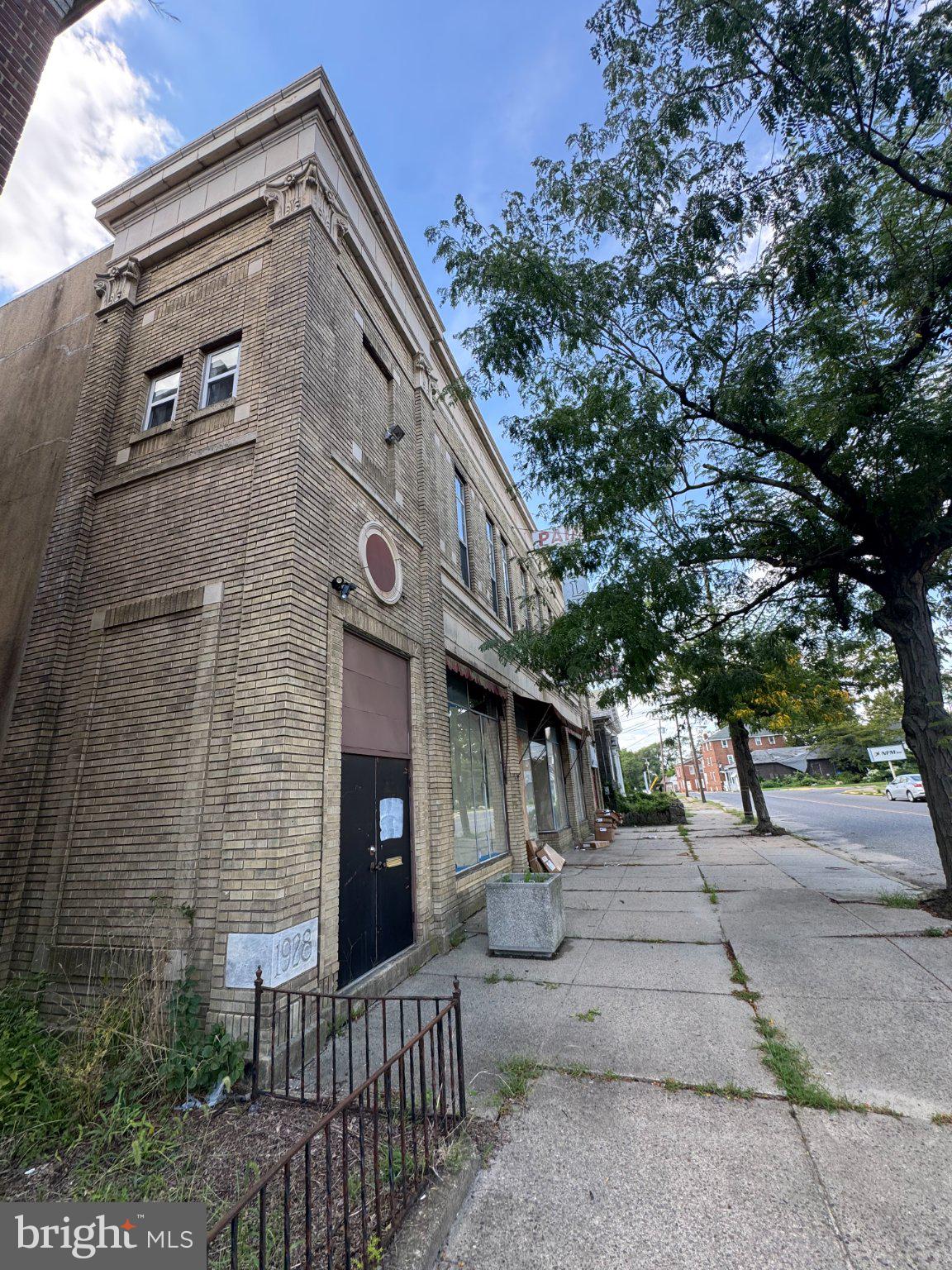 180 W MAIN STREET