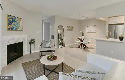 20301 Beechwood Terrace Unit 203, Ashburn, VA MLS: VALO2095986