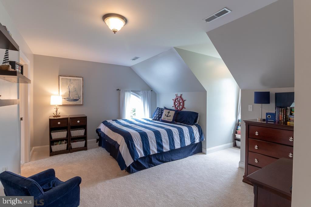 SADDLE ROCK - Residential