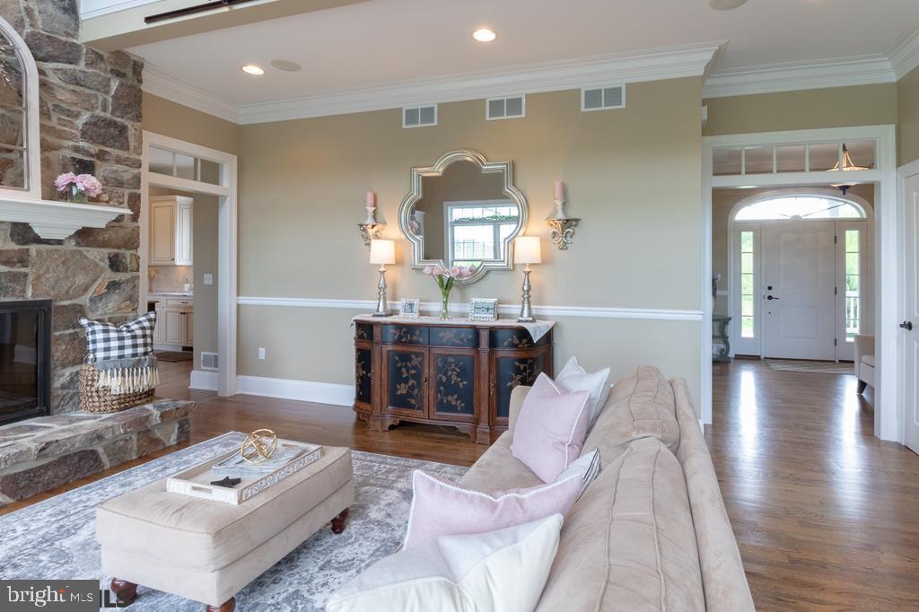 SADDLE ROCK - Residential