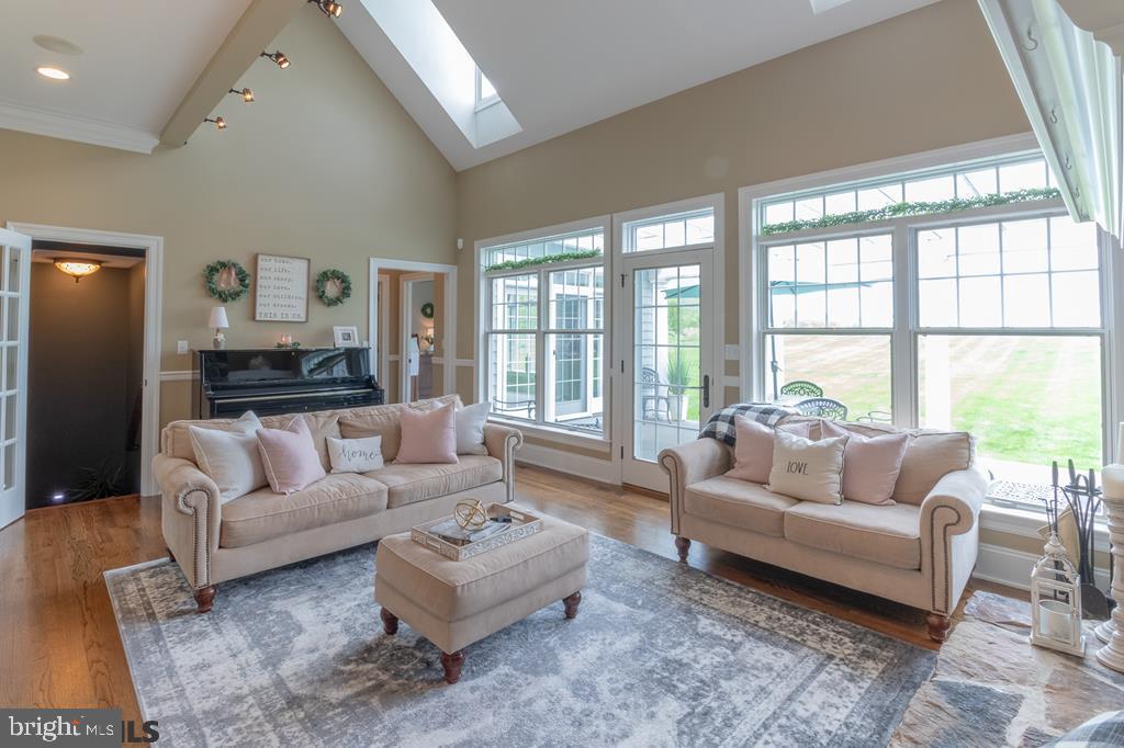 SADDLE ROCK - Residential