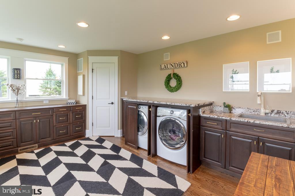 SADDLE ROCK - Residential