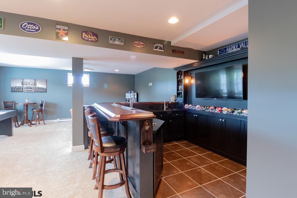 SADDLE ROCK - Residential