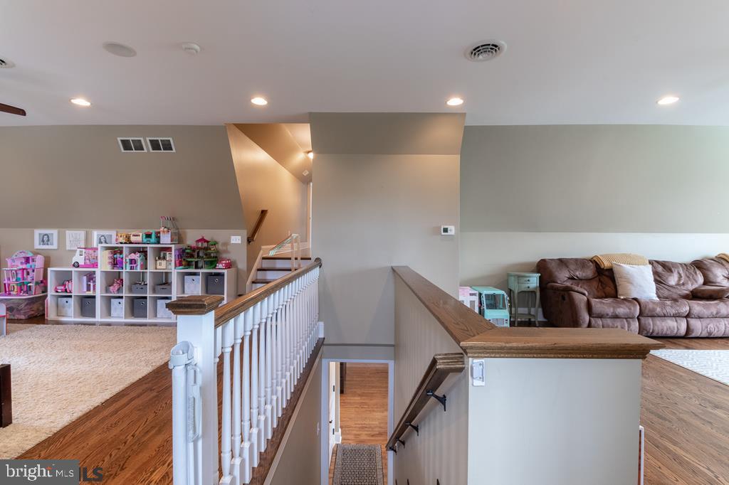 SADDLE ROCK - Residential