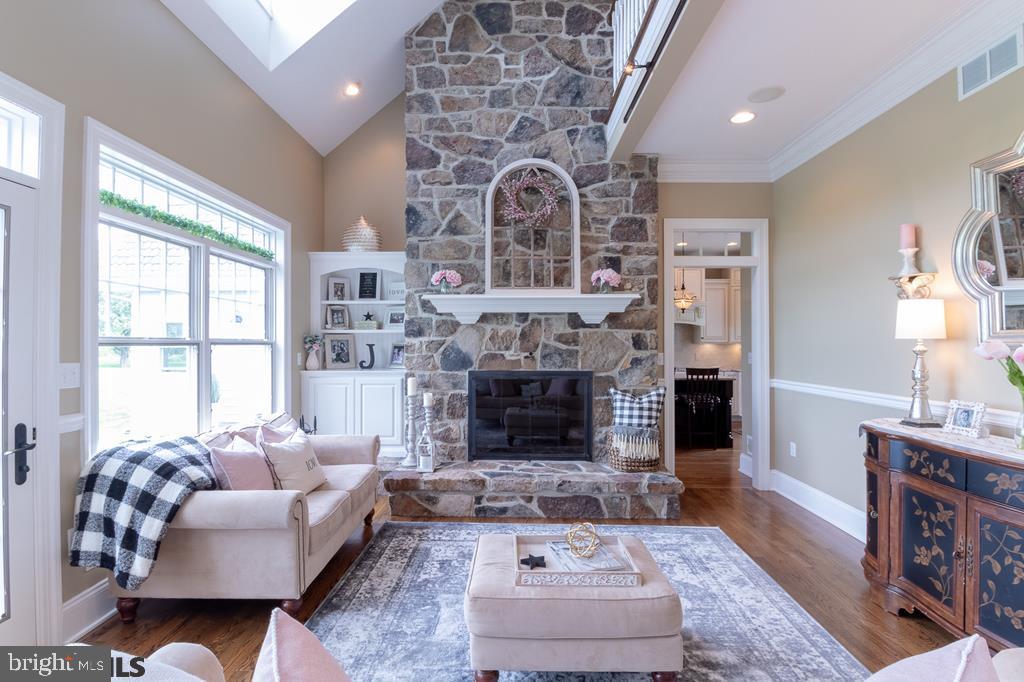 SADDLE ROCK - Residential