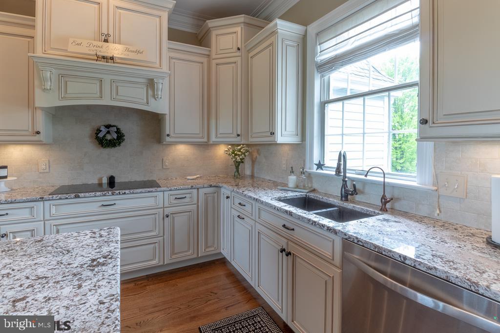 SADDLE ROCK - Residential