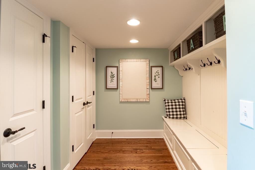 SADDLE ROCK - Residential