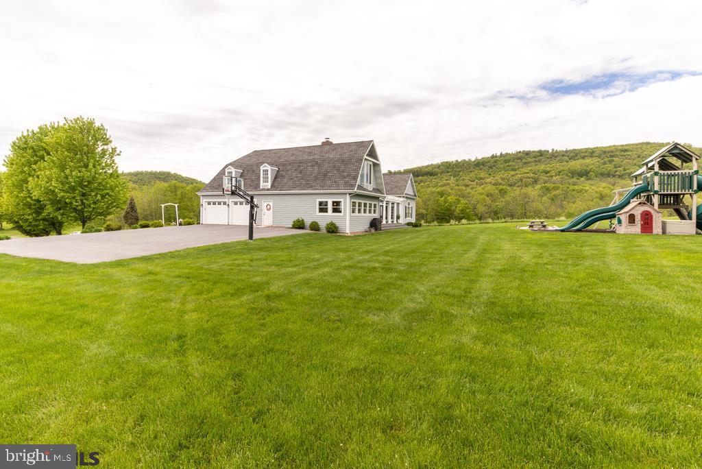 SADDLE ROCK - Residential