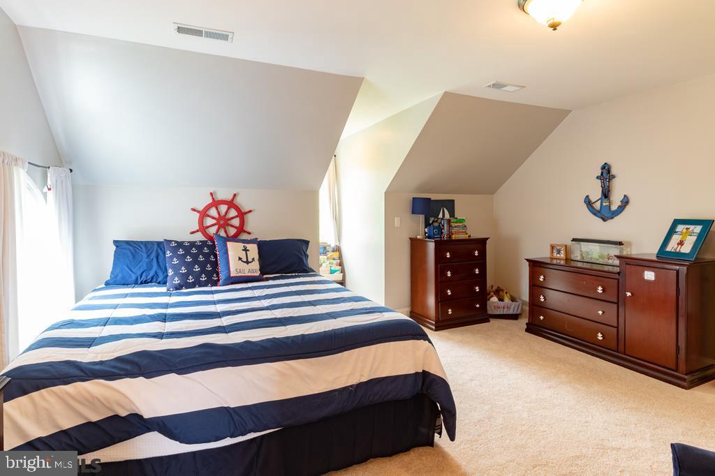 SADDLE ROCK - Residential