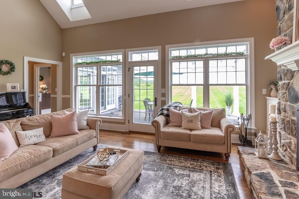 SADDLE ROCK - Residential