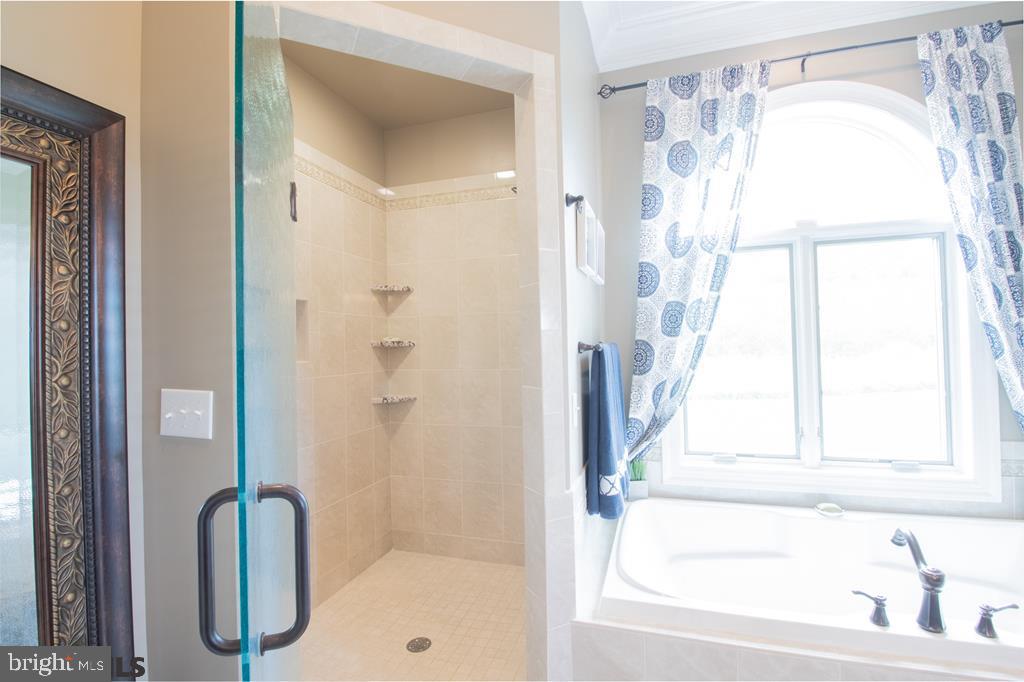 SADDLE ROCK - Residential