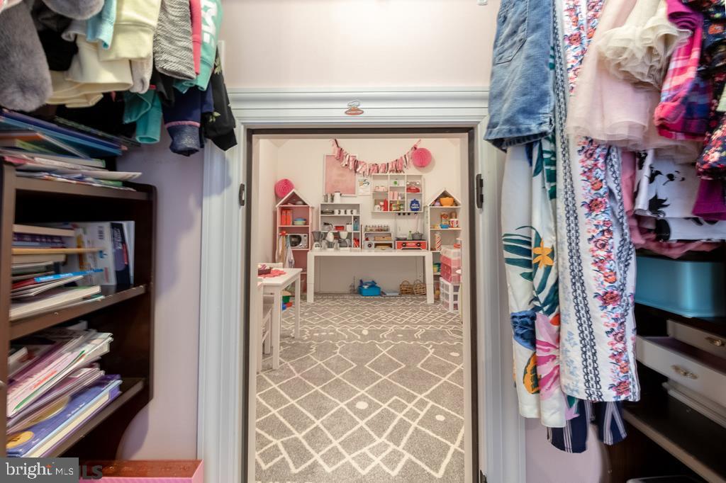 SADDLE ROCK - Residential