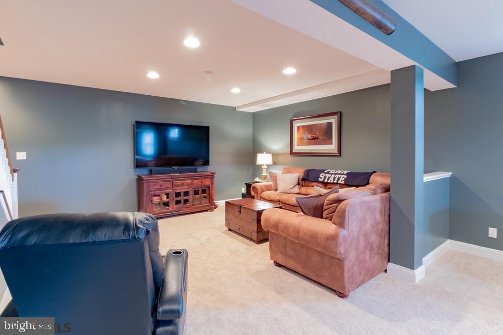 SADDLE ROCK - Residential