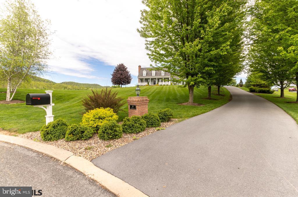 SADDLE ROCK - Residential