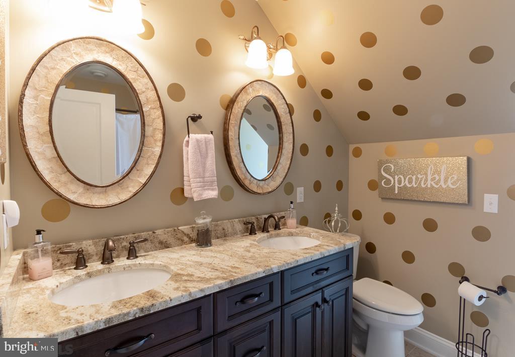 SADDLE ROCK - Residential