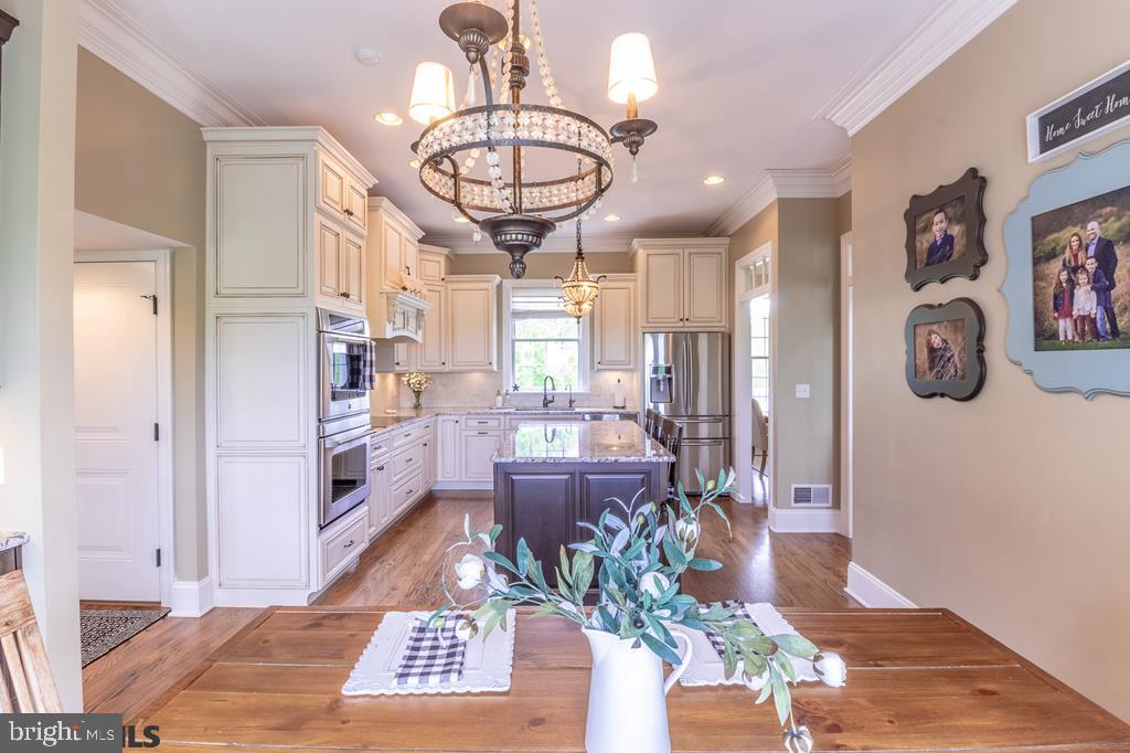 SADDLE ROCK - Residential