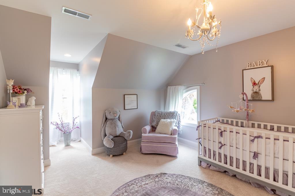 SADDLE ROCK - Residential