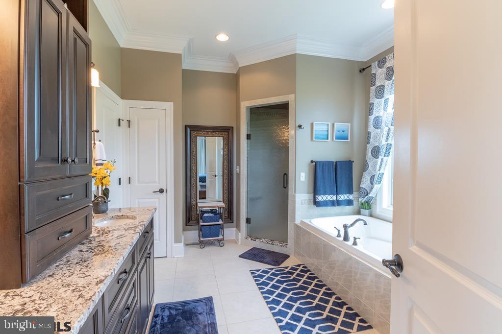 SADDLE ROCK - Residential