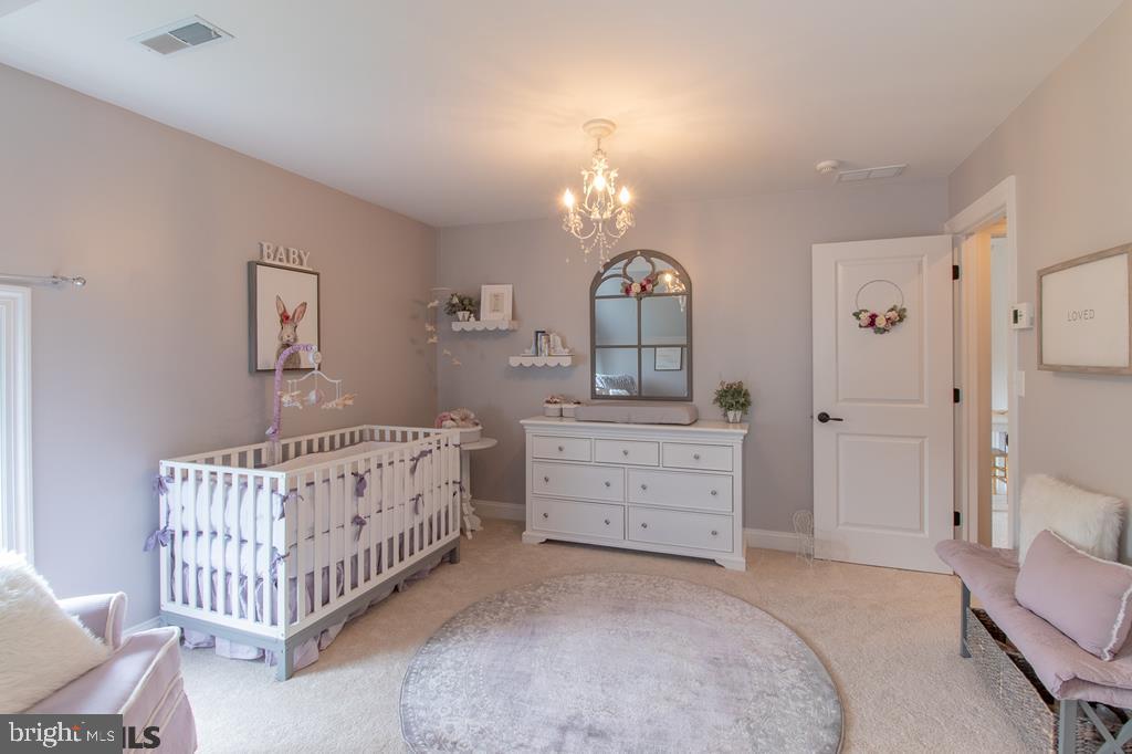 SADDLE ROCK - Residential