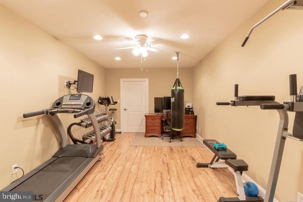 SADDLE ROCK - Residential