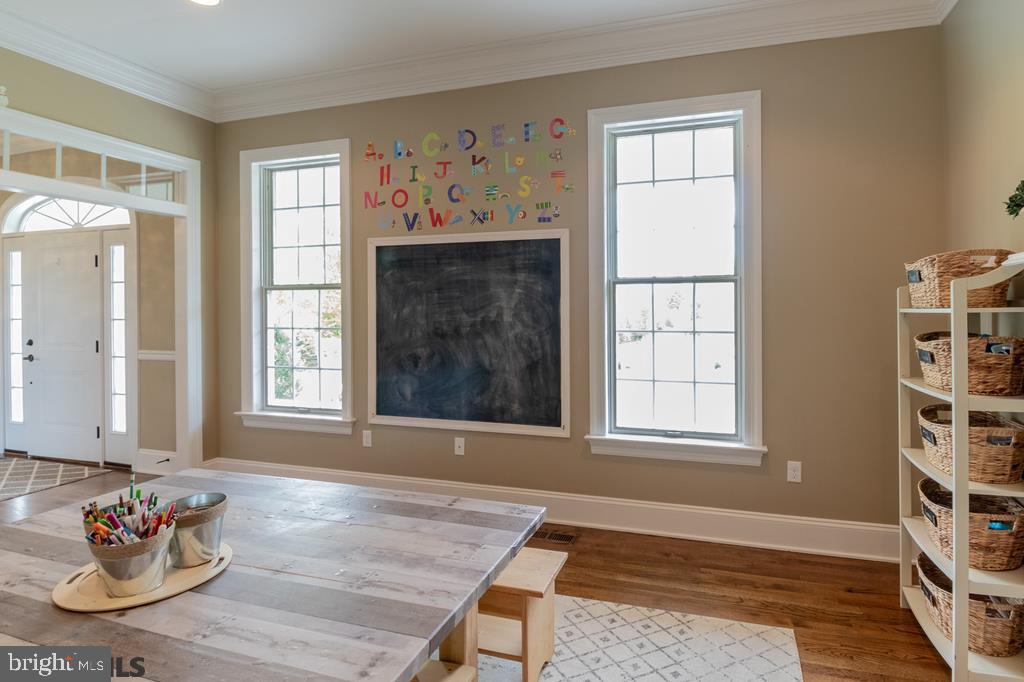 SADDLE ROCK - Residential