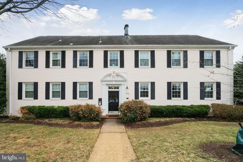 Photo of 2900 13th Street S #103, ARLINGTON, VA 22204 (MLS # VAAR2068736)